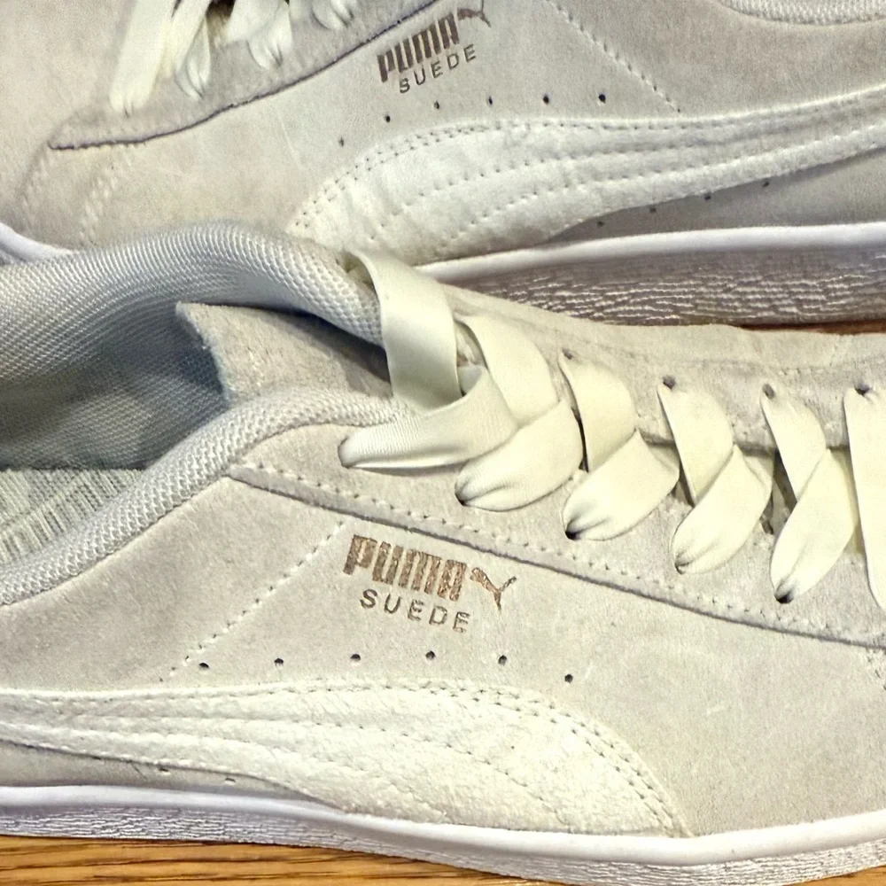 Puma Cream Suede Back Bow Metallic Sneakers Size 9